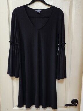CHELSEA & THEODORE V-NECK DRESS